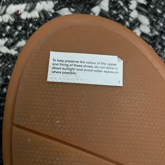 NWOT Fitflops GRACIE Leather Flip flops Leather Sandals Size 10 - Picture 6 of 8